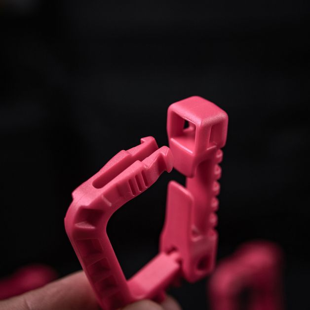 Карабин пластиковый Grimloc Pink